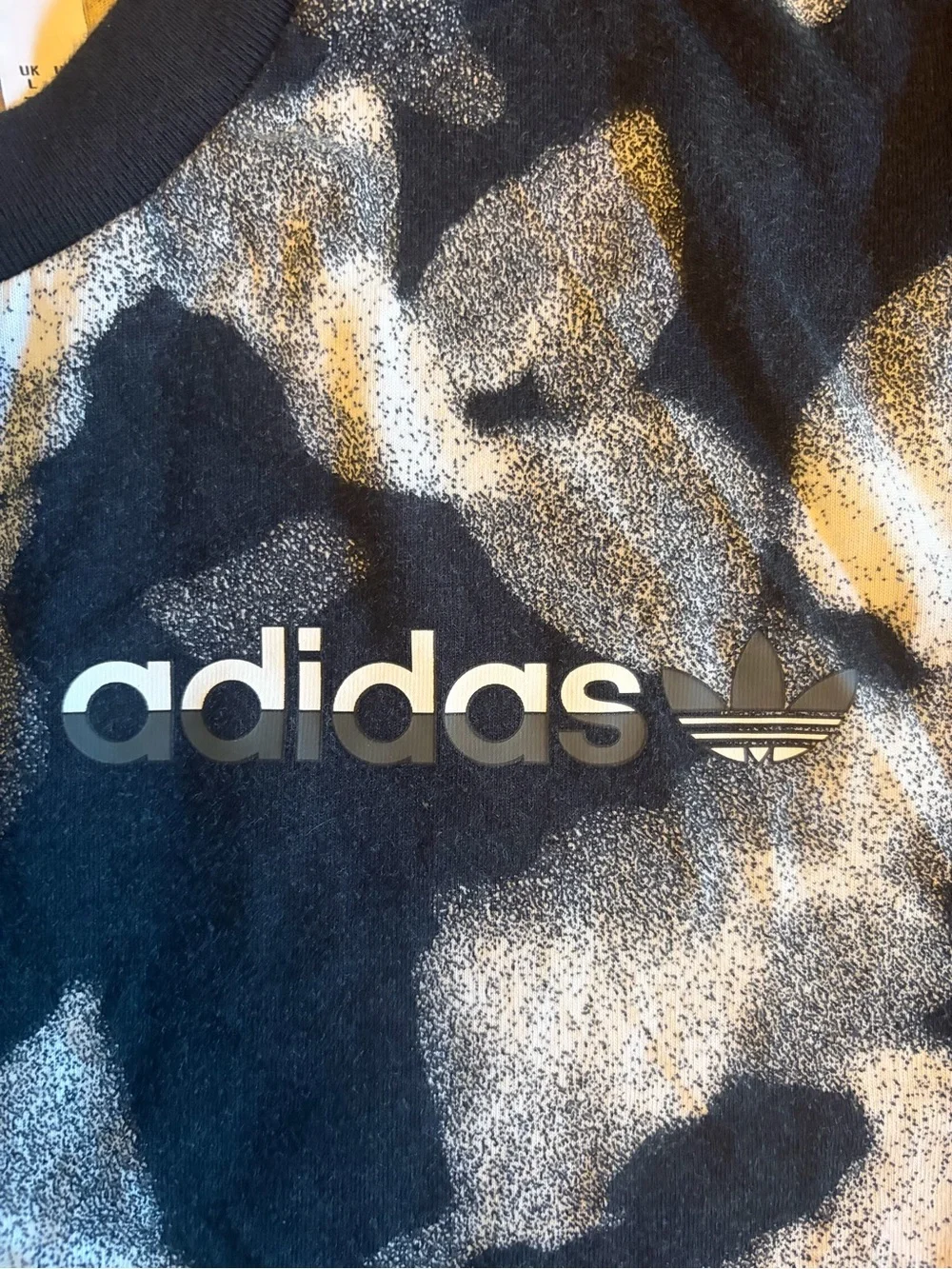 Adidas Originals Men's Winter Leaves Allover Print Activewear Causal Tee Large